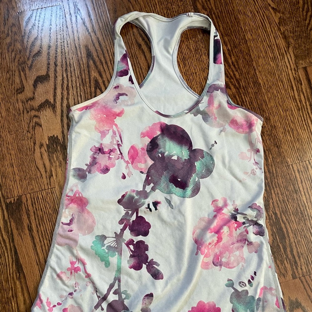 Lululemon tank top